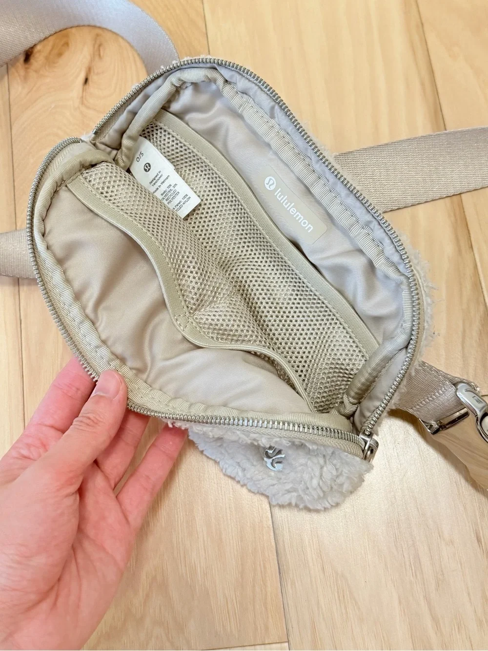 Lululemon Everywhere Belt Bag Sherpa